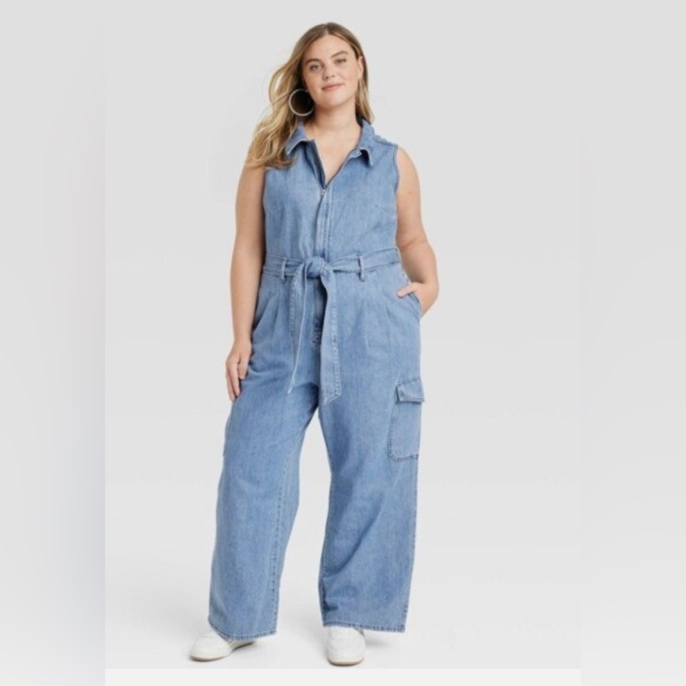 Universal Thread Women's Denim Cargo Jumpsuit - EUC